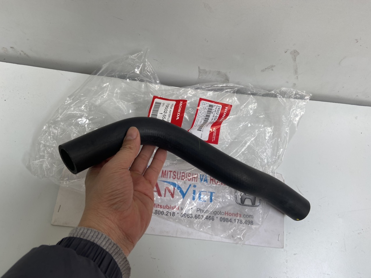 Ống cao su két nước phía dưới xe Honda CITY 2019